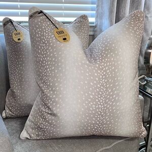 1-NWT CALLISTO HOME DECORATIVE PILLOW